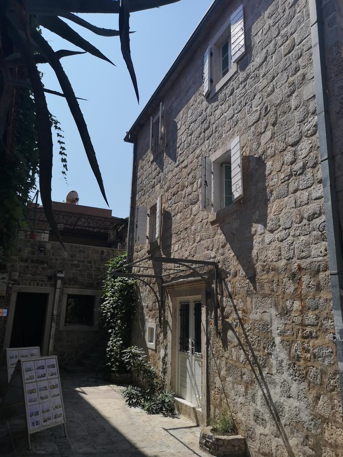 Hostel Michel Budva Exterior photo