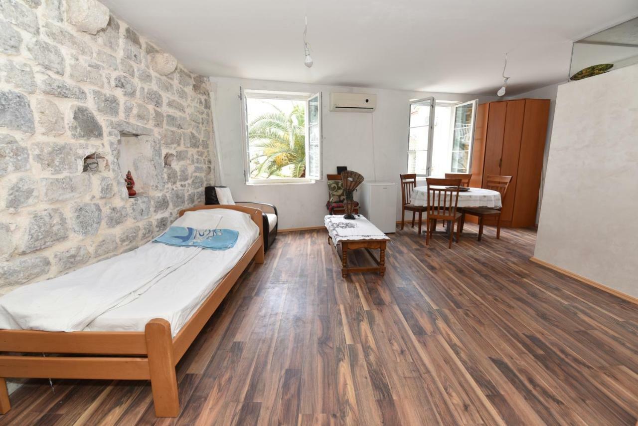 Hostel Michel Budva Exterior photo